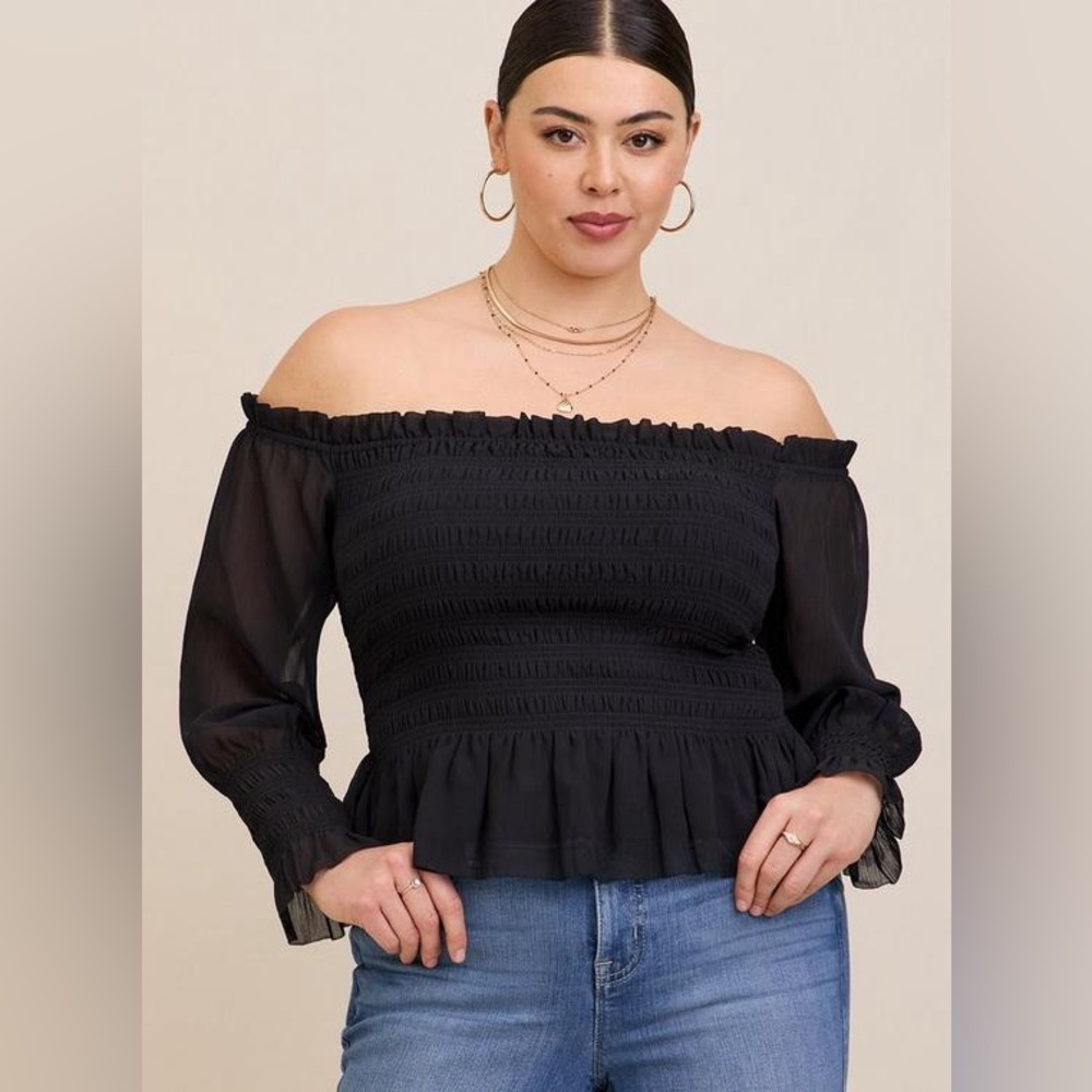 940. 6X - TORRID - Black Crinkle Chiffon Smocked Waist Off-Shoulder Crop Top NEW - Picture 1 of 4